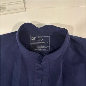 FIGS Women’s set— medium Rafaela top & 2 medium tall pants in NAVY